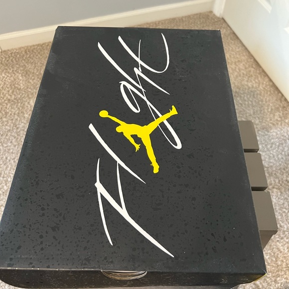Air Jordan 4 Retro Thunder main image 6